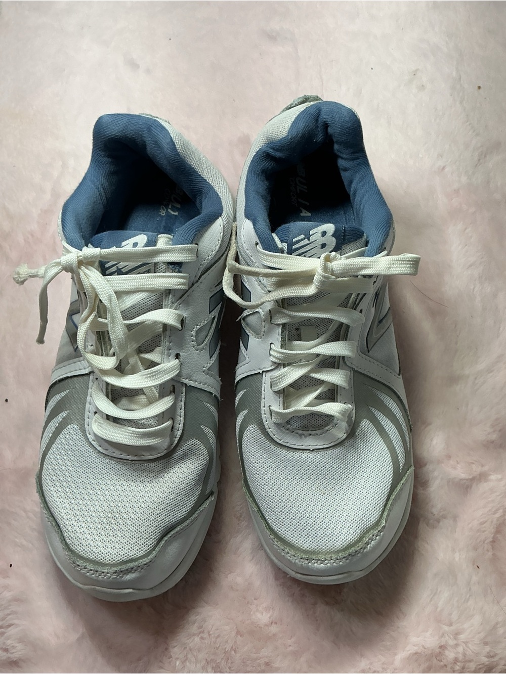 New Balance Women's White and Light Blue Athletic Sneakers
